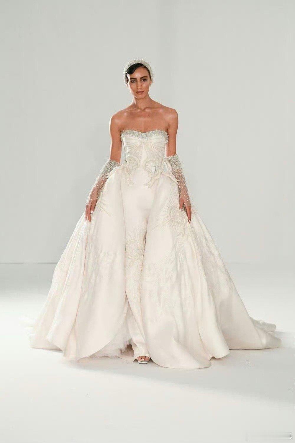 白鹿高定抹胸白裙白鹿白色高定抹胸裙白鹿白色高定抹胸裙，好看，[爱慕][爱慕] ​