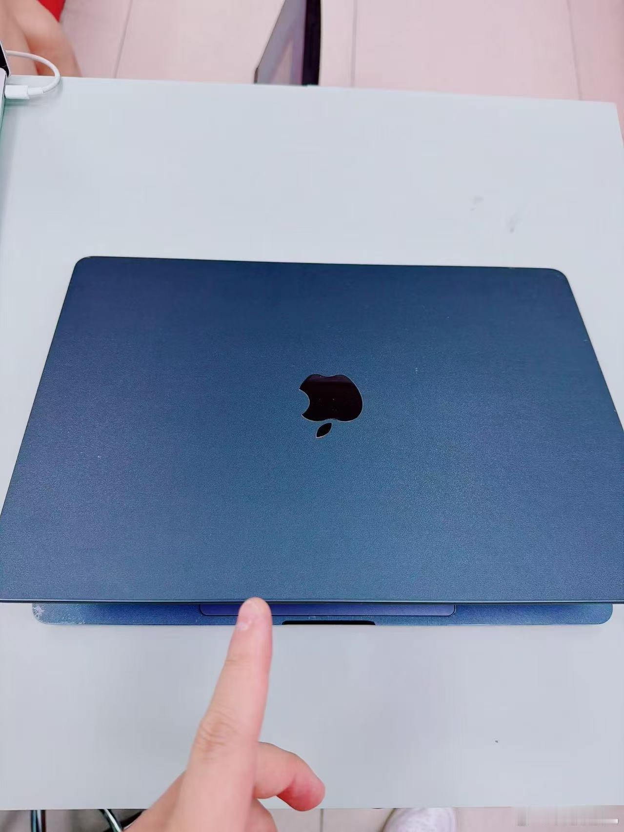 MacBook Air 15寸 高配m2+16+256G 蓝色汰换下来的，下一个