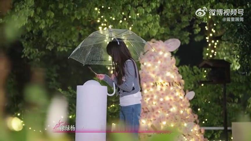 柳柳为周佑凌爆灯了半熟恋人这段情节完成了两人关系的重要转变，柳柳坚定爆灯消除周佑