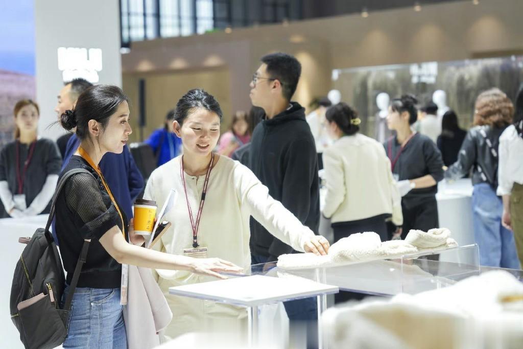 #展会没结束展台就被观众拆光了#这一创新的设计理念得到了观众们的热烈响应。在展会