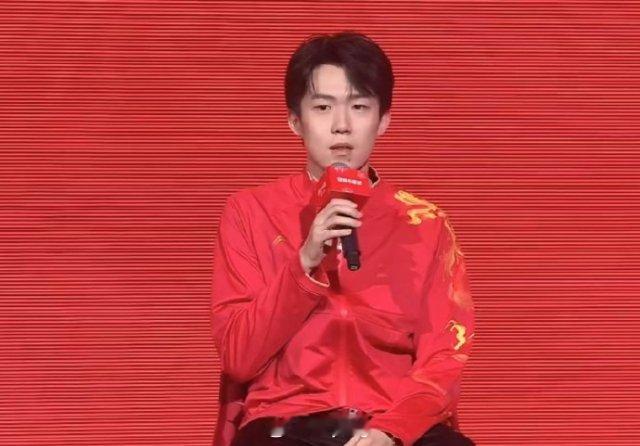 王楚钦汪苏泷同台 两人同台为何毫无违和感 看着还挺帅  