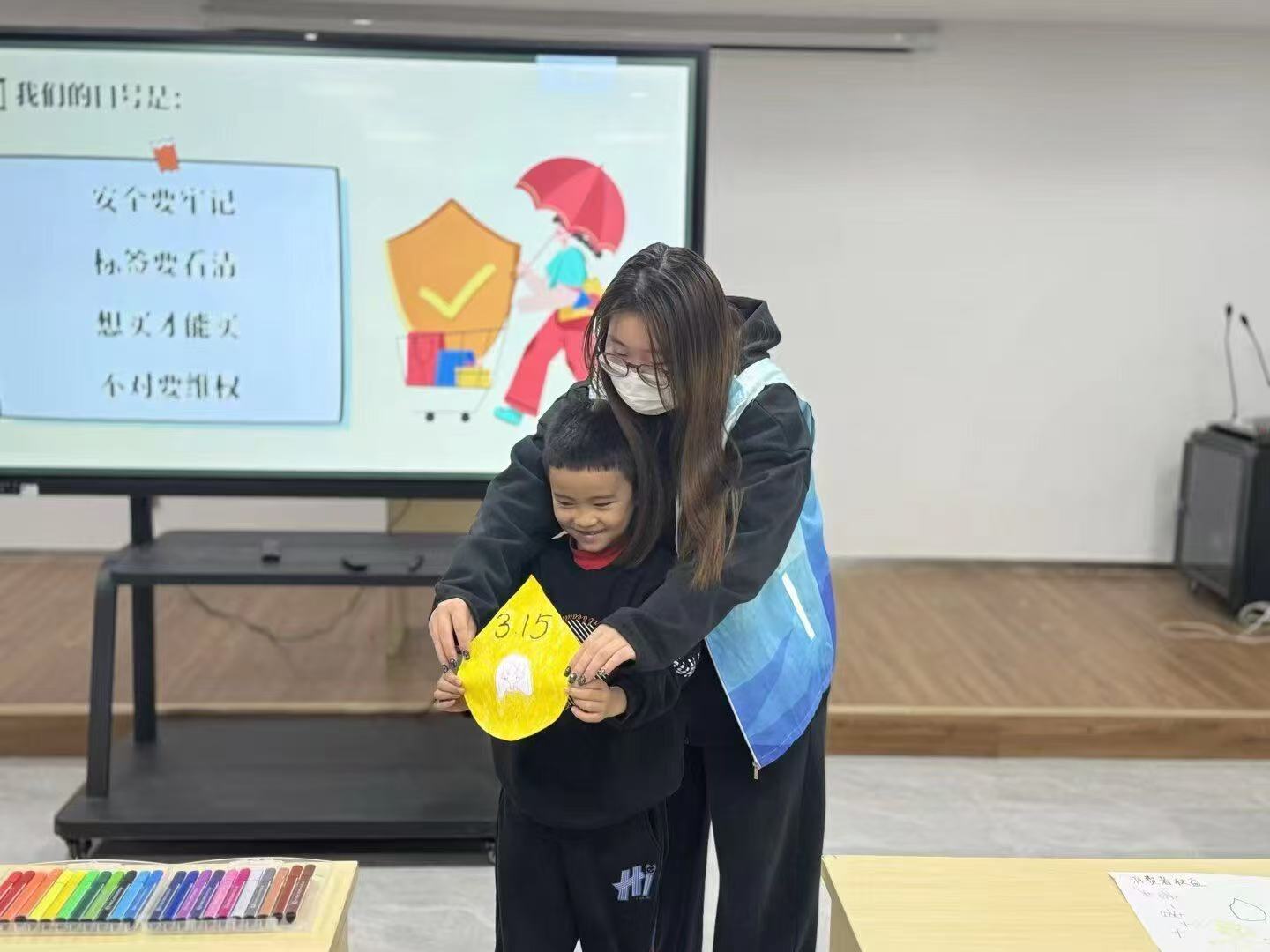 秦岭笑谈山东学子将青春写在大地上山东学子实践青春行三下乡社会实践公益行青春三下乡