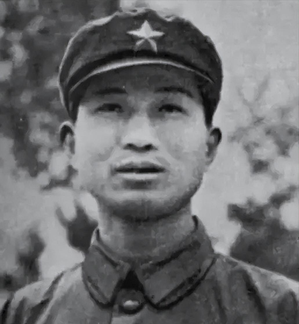 1979年的一天夜里，中越边境的玉米地先是沙沙作响，忽然又没了动静，我军战士立刻