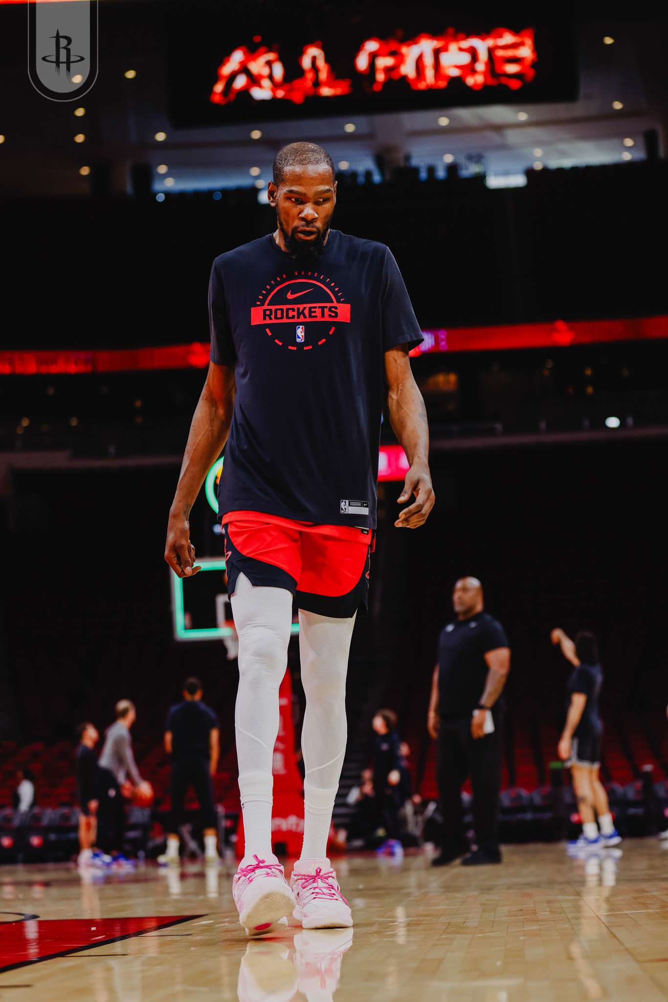 什么水平？？今天的杜兰特：——全场出战45分钟——投篮24中13，三分8中2，罚