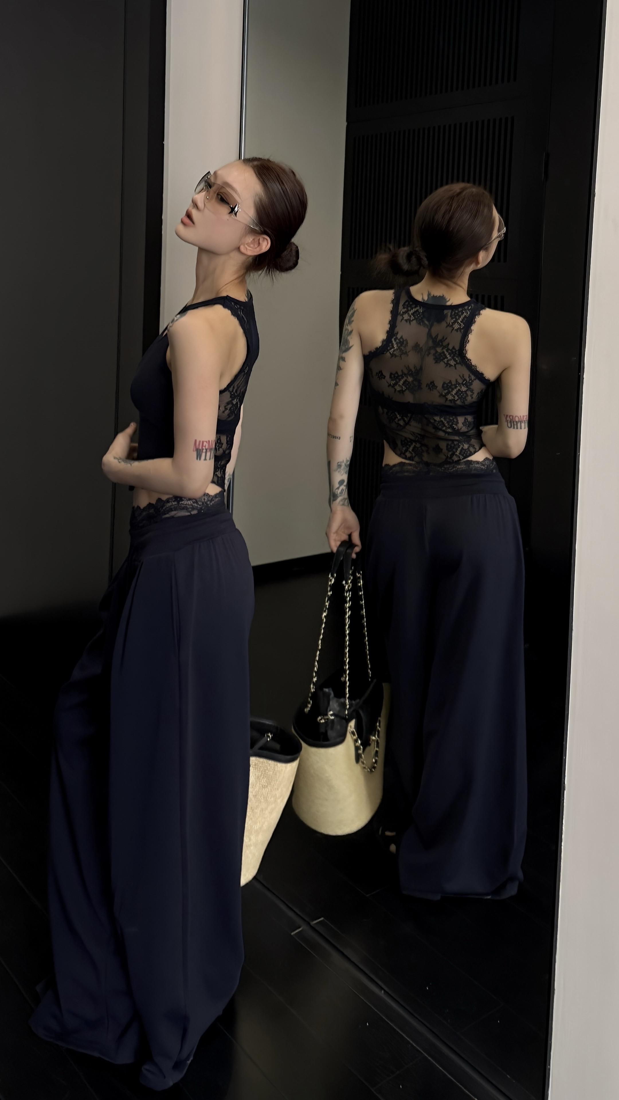 你淡淡的瞳孔里藏着一场有时差的雨。