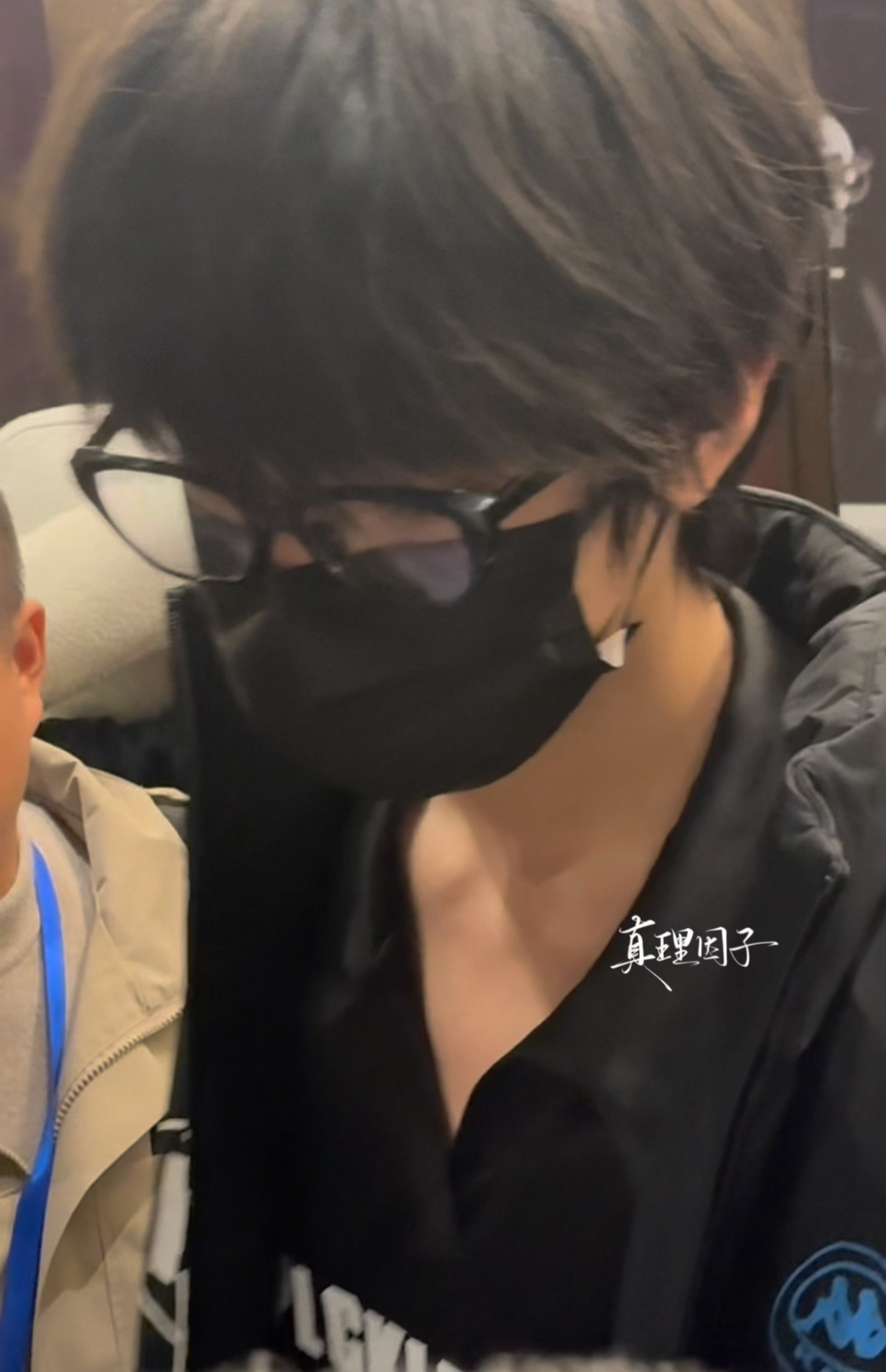 这集就叫黑框眼镜宅男在校庆被美萌学长秒攻略 