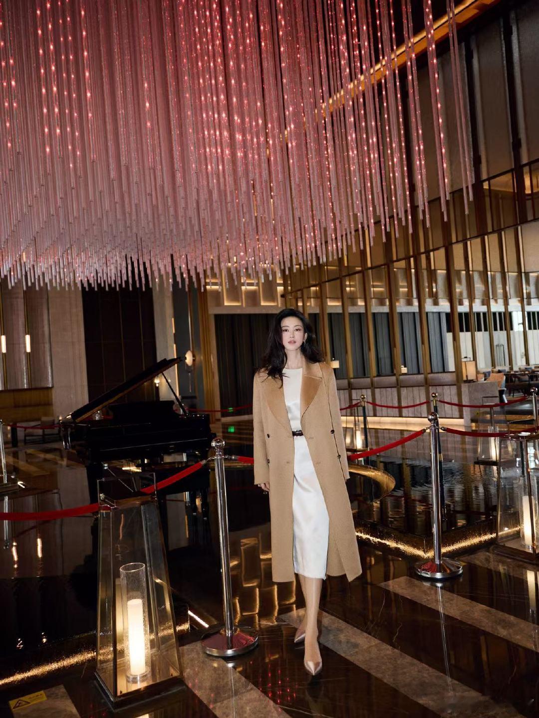 朱珠依然单身座谈会 圆满收官，朱珠依依不舍：“每次和观众见面都像充电，你们的能量