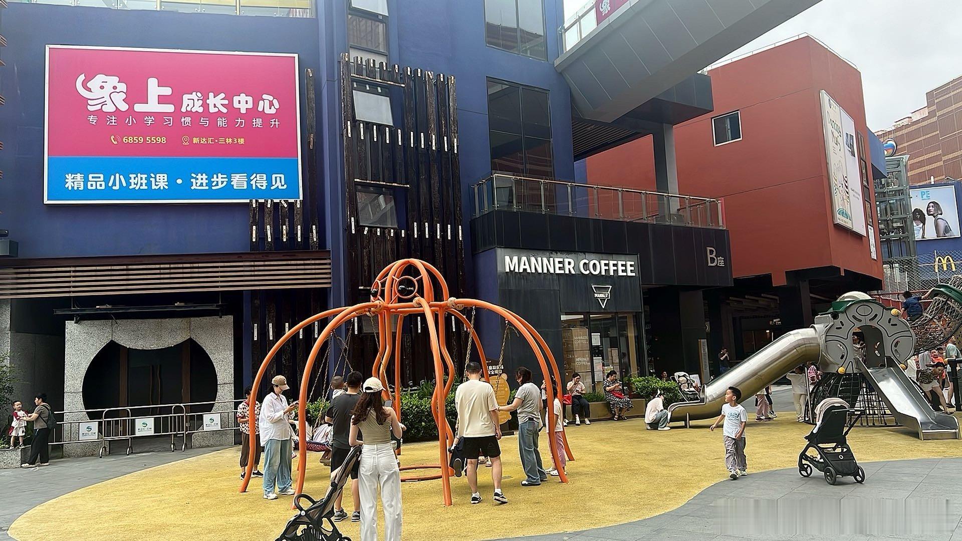 台风天丝毫不影响魔都人民玩耍 风大一点还是蛮舒服的巴威再增强为强台风级台风巴威十