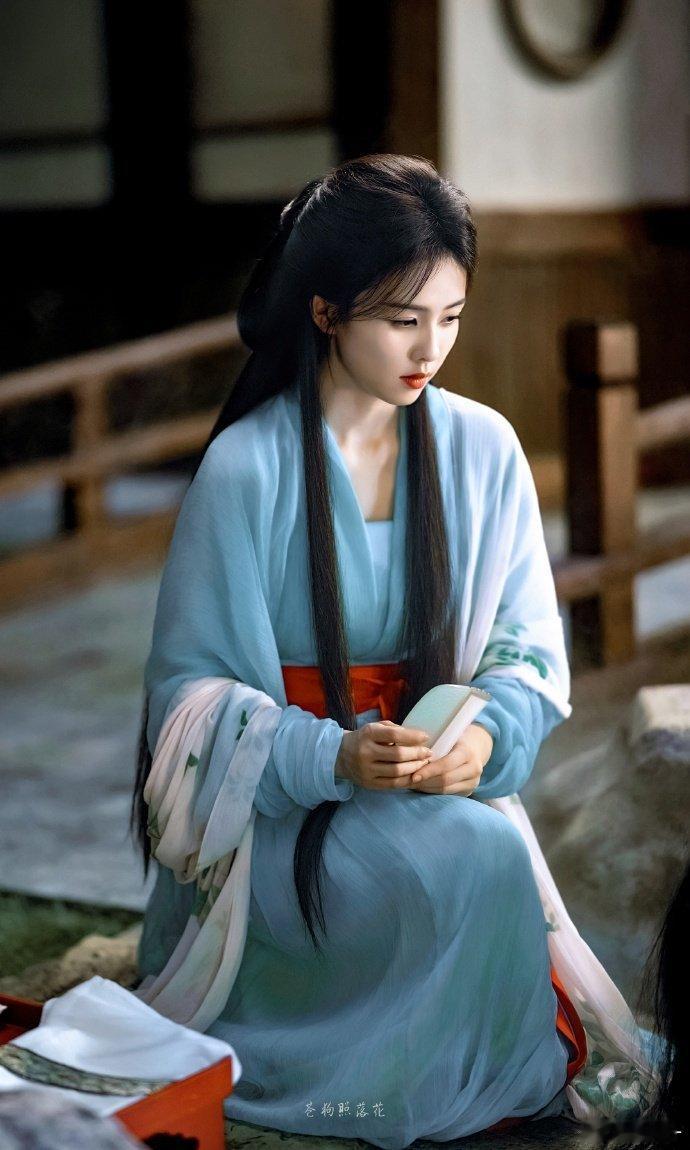 白鹿这才是白鹿叶璃该有的结局 死亡不是终点，遗忘才是。叶璃终于带着亲友的期盼，走