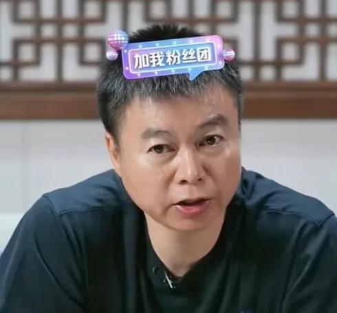于根伟指导将职场生存之道玩得明明白白。
他在直播间回应球迷关心的对阵上海海港战略