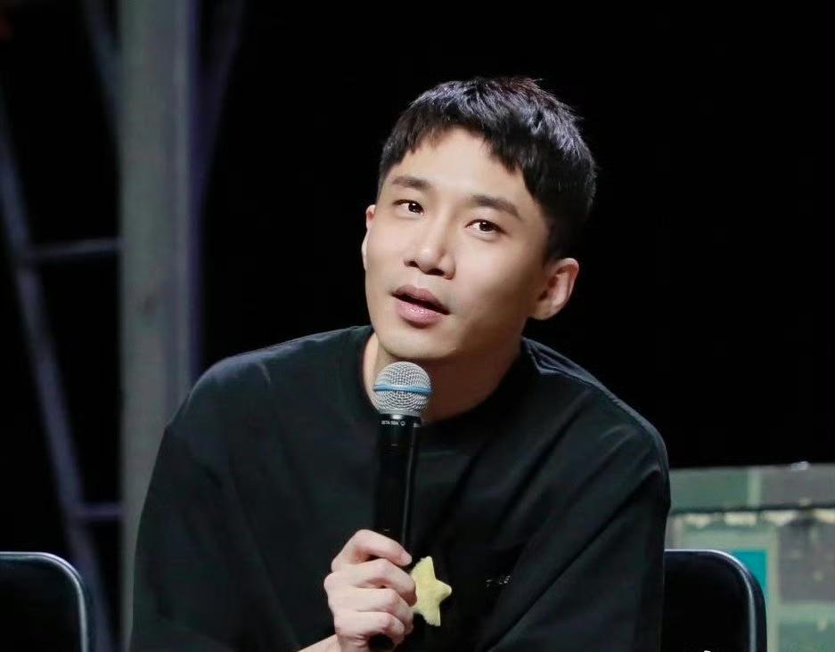 王鸥原生家庭的残缺像一道疤，让她对