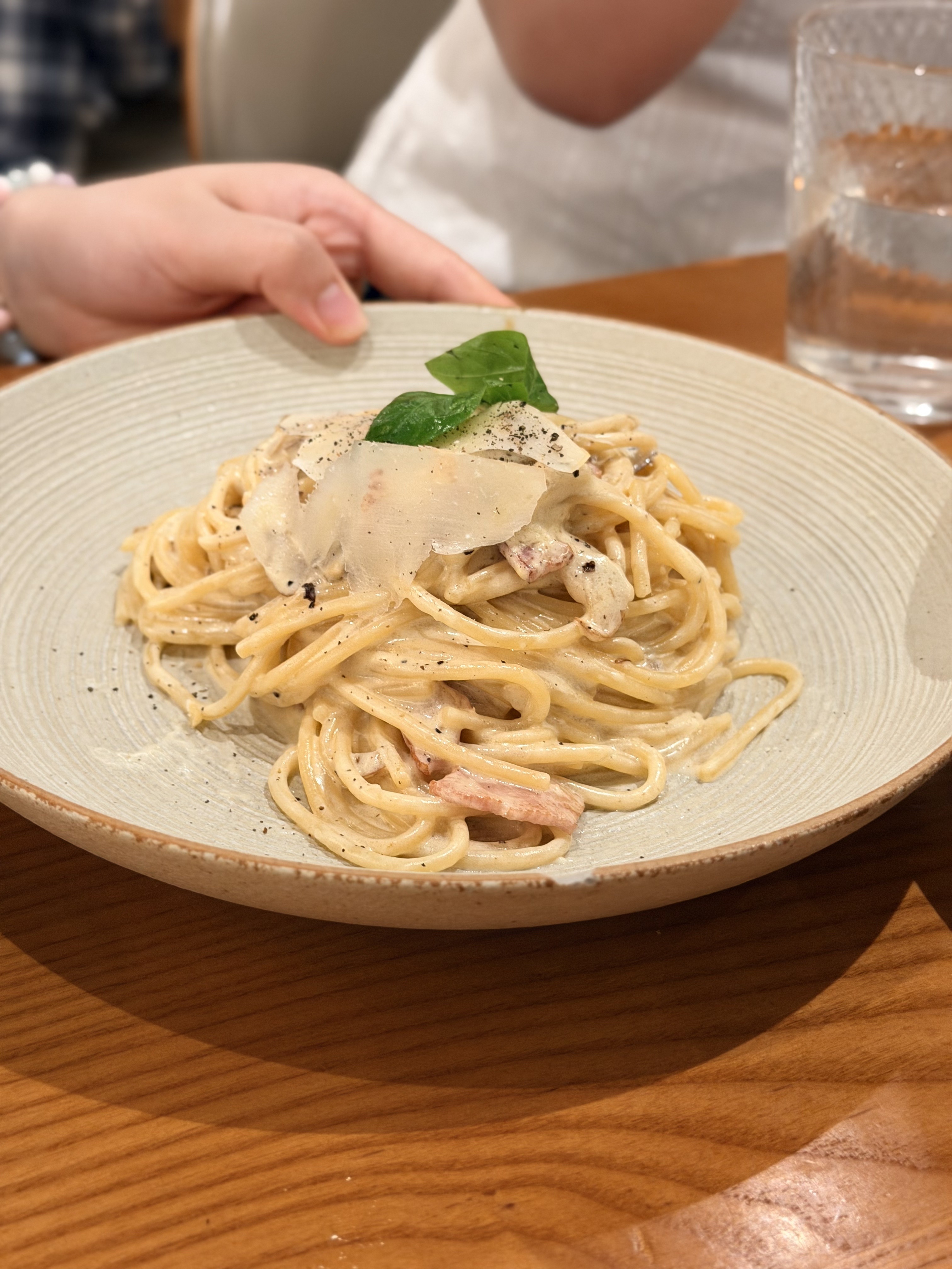 晚上和小姐妹吃漂亮饭～有个姐妹马上要去英国读书了，见一面少一面，今天正好吃个西餐