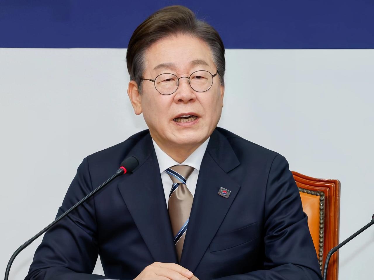 最近韩国总统李在明的一句话火了！有外国记者问韩国总统李在明，中国若武统台湾你帮不