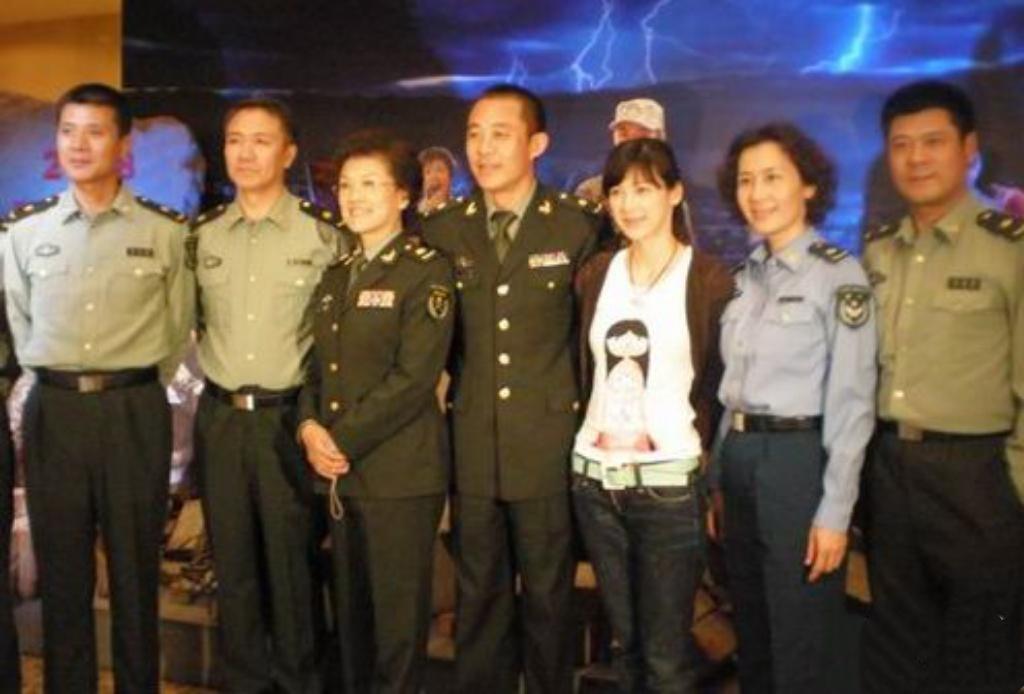 这张7星合照，我认出了戎装英发的刘之冰、侯勇、李幼斌，还认出了英姿飒爽的肖雄与宋