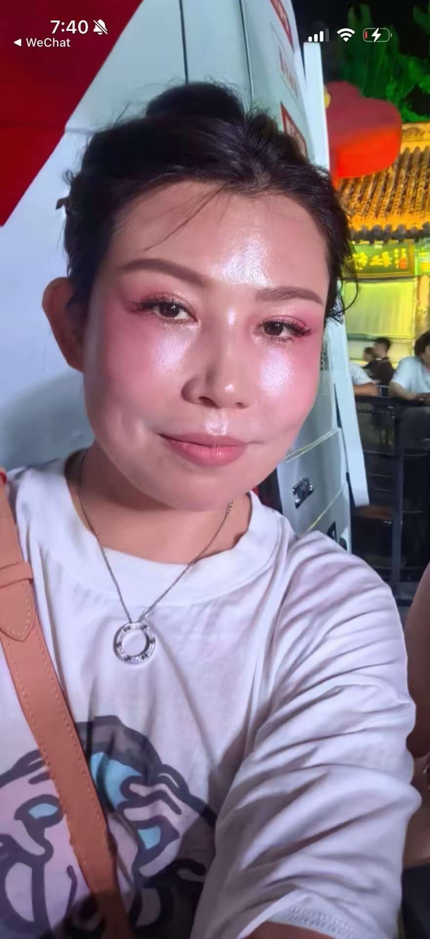 粉丝在驴家大舞台现场拍的海鸭蛋照片，海鸭蛋还是很漂亮的，风韵犹存！ 