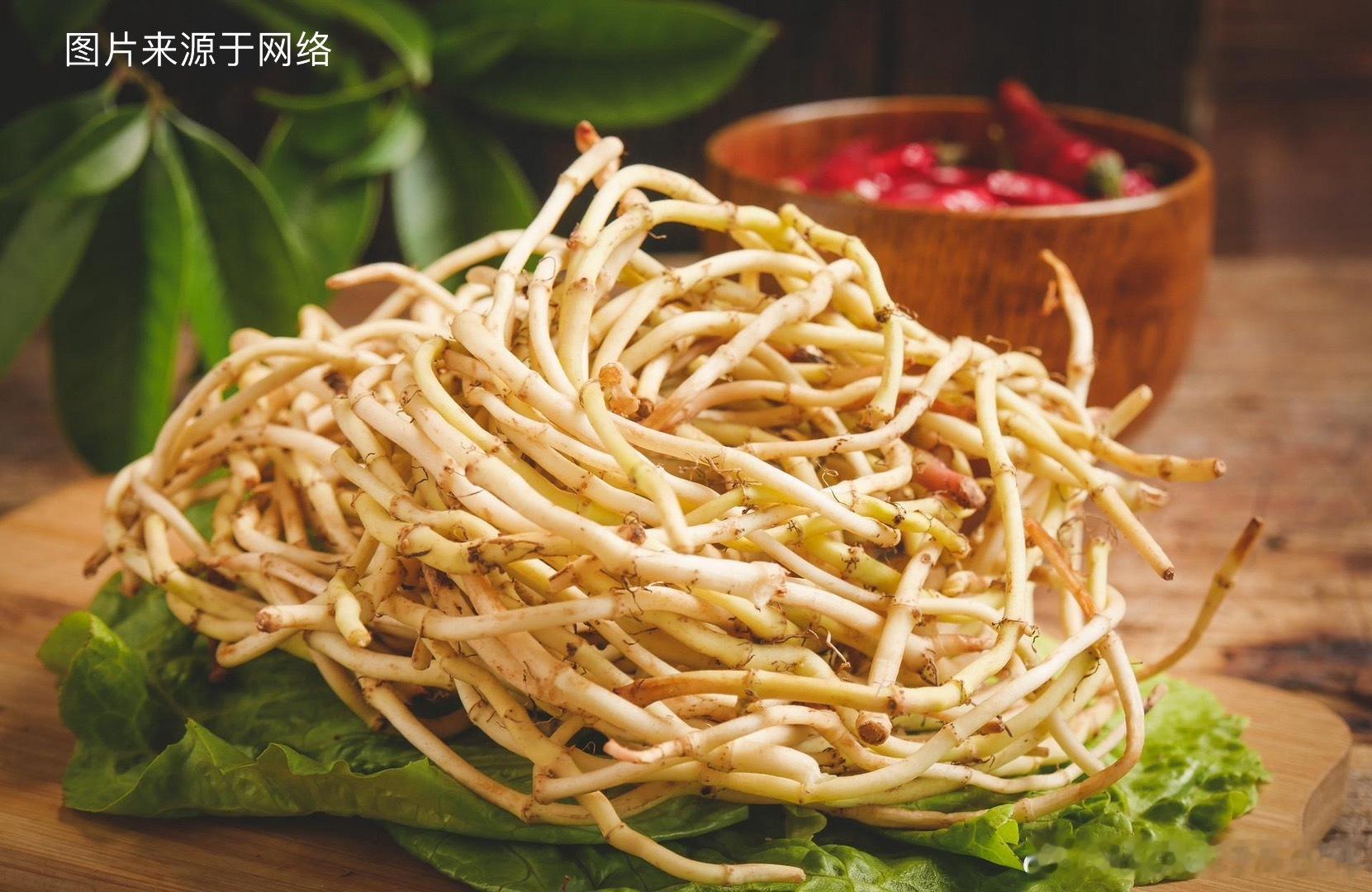 肺病圣药鱼腥草之现代医学看鱼腥草1.清热解毒，抑菌消炎；现代药理学研究认为，鱼腥