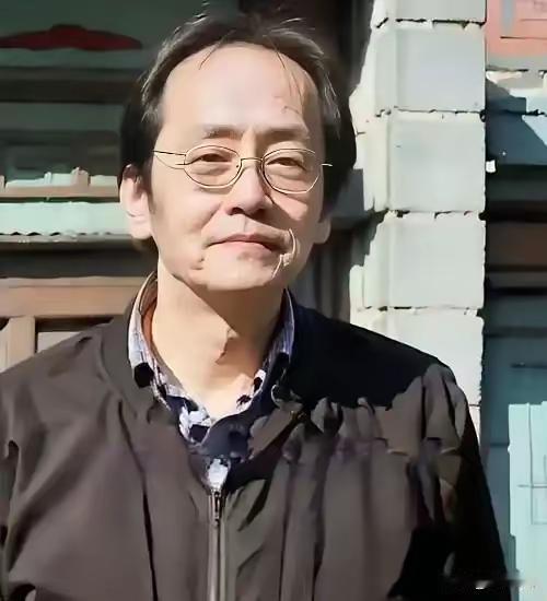 中医鬼才倪海厦曾说：“假如你有钱，就去买好看的衣服穿，买好的车子开，但是吃要尽量