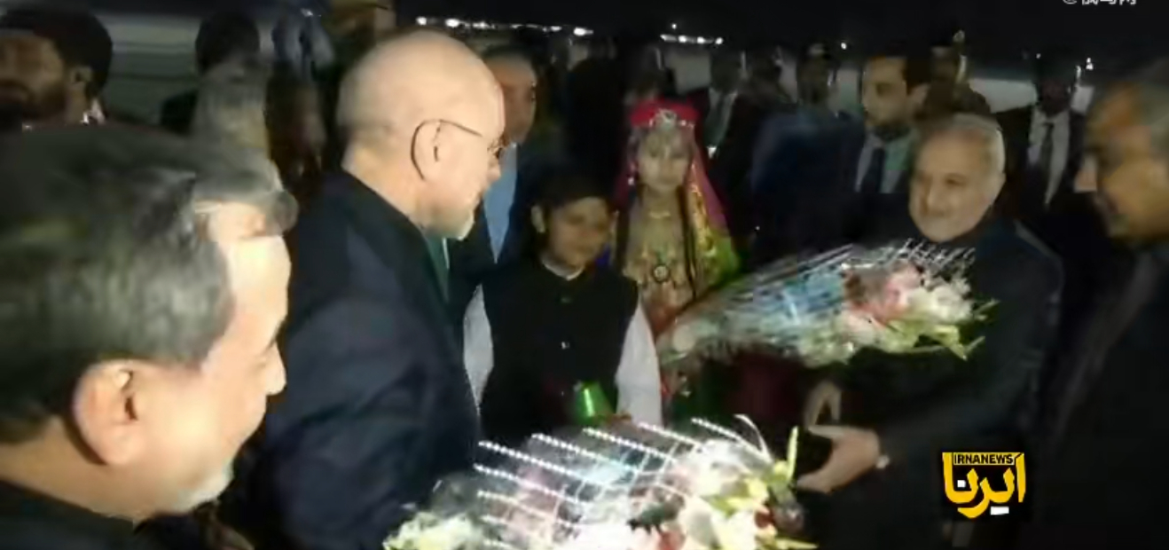 和平的曙光。美伊以冲突   和谈中的伊朗高层代表团抵巴，巴基斯坦政军首脑联合接机