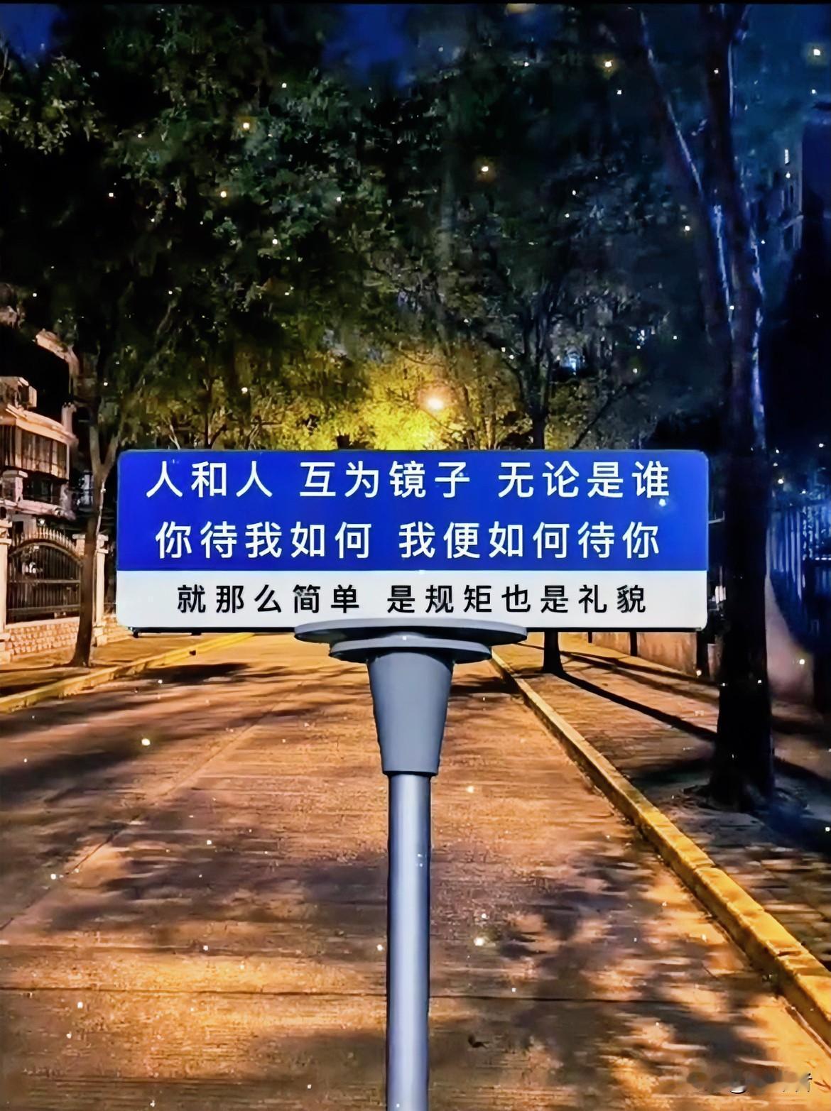一个肉夹馍
把人性体现的淋漓尽致

人性就是利我
今天去新开业的摊子买肉夹馍
买