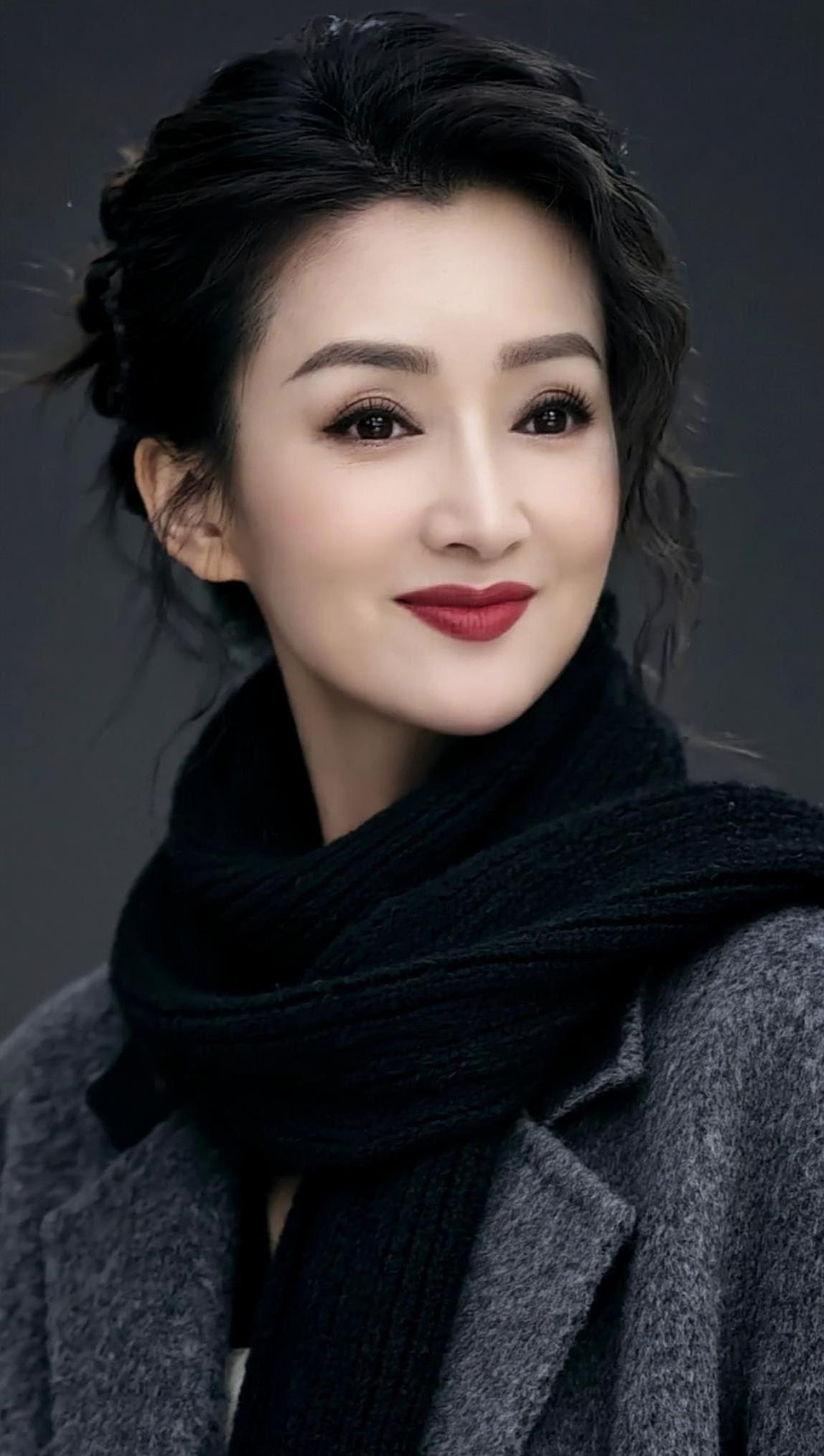 成年人的世界，除了容易胖，容易穷，容易失眠，其他的都不容易………