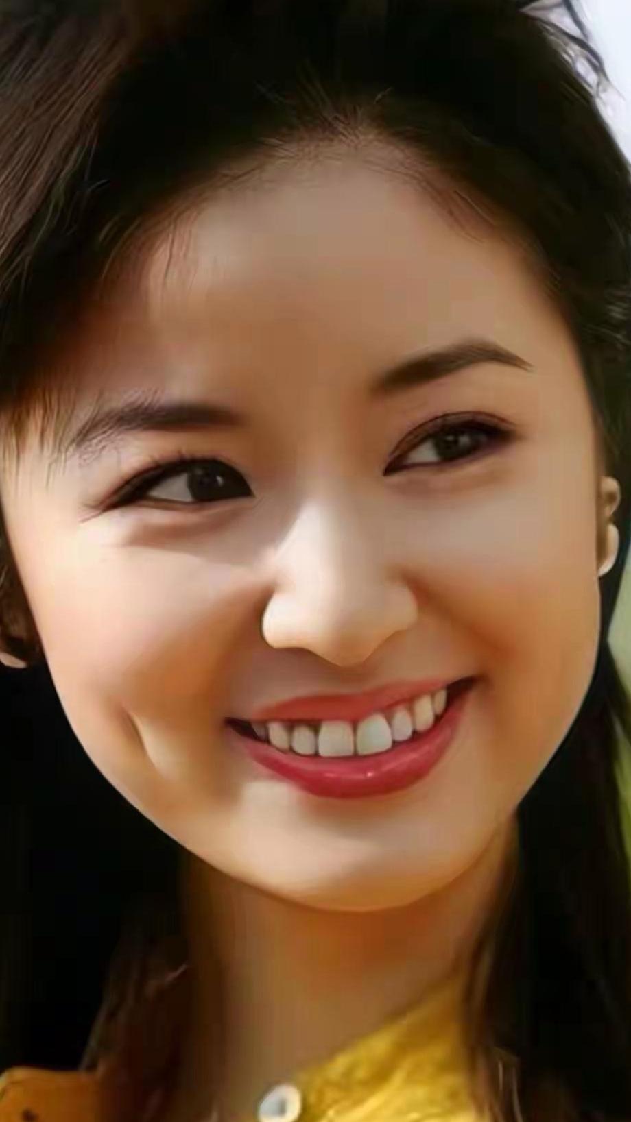 笑靥如花，倾国倾城。