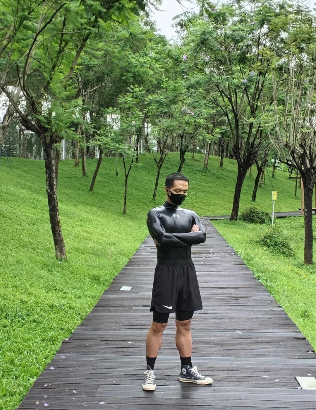 匡威好看吗
sportcation 健身日常 今天这样穿搭 高帮帆布鞋 换一种穿