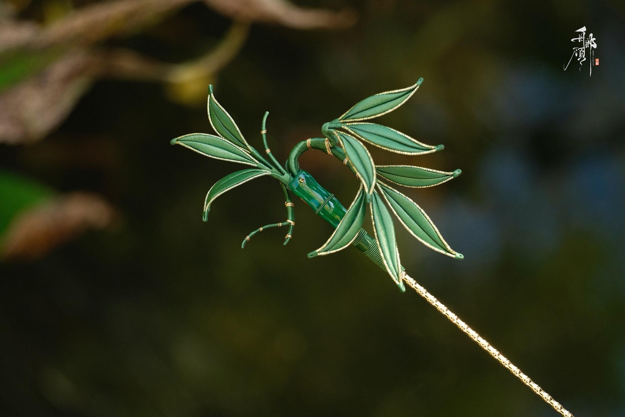 入水文光动，抽空绿影春。「竹映」 南胥月同款