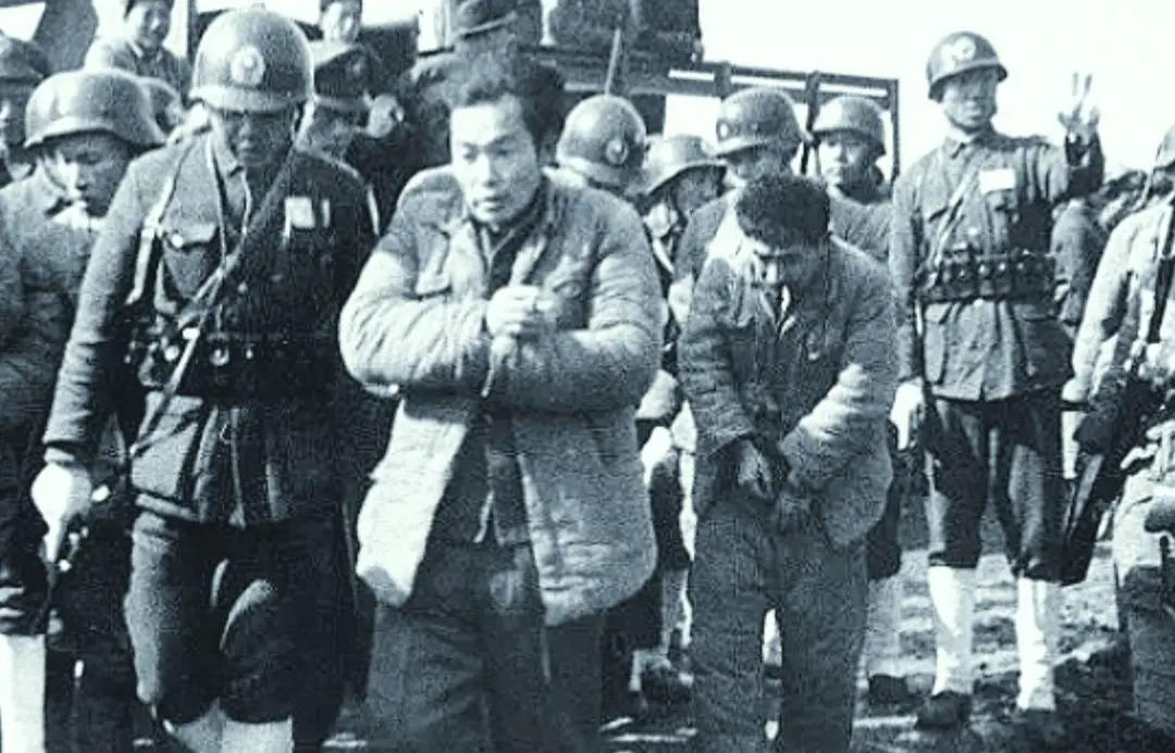 【历史影像】

这是抗日战争时期日本陆军战犯向井敏明和野田毅因战争罪行被南京战争
