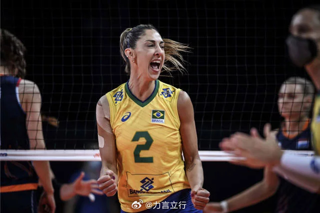 巴西副攻卡洛琳确认将退役，1981年出生，45岁，经历了几次大伤，40岁拿到了东