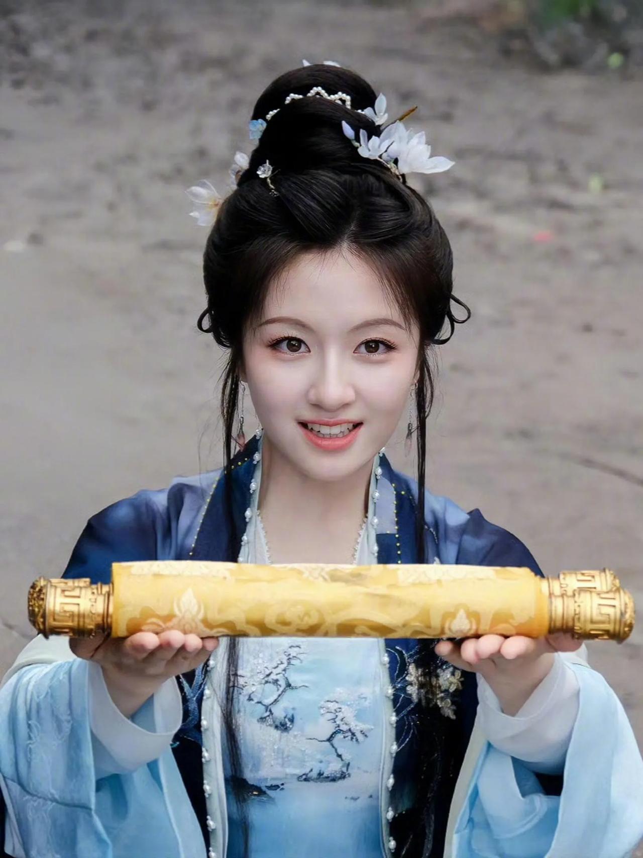 李兰迪：腿舞间绽放的灵动温婉之美

在舞台的聚光灯下，李兰迪以一段腿舞惊艳众人。