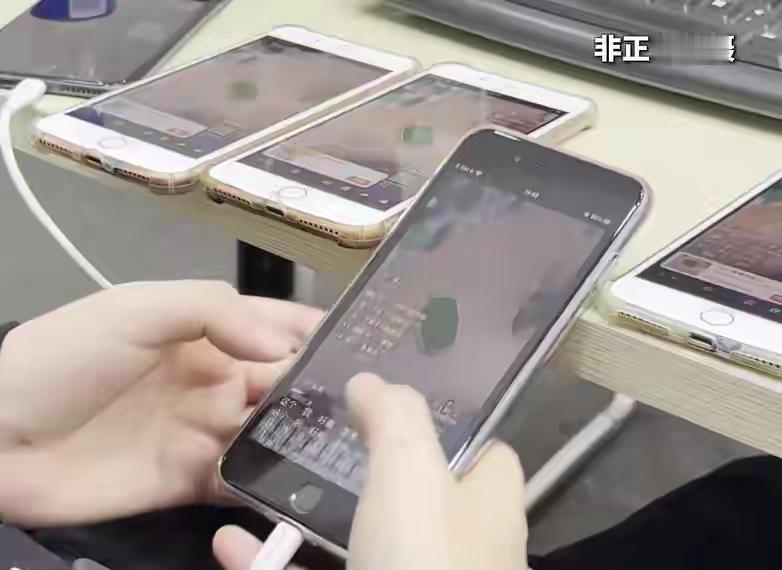 曝光！网红直播间惊天骗局：3块钱1小时的水军，把你骗得明明白白
 
你在直播间抢