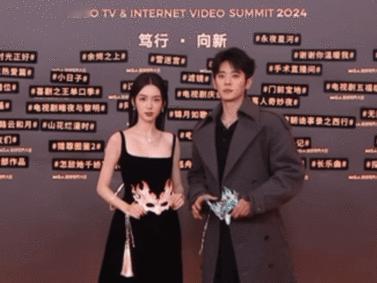 周也丞磊纯战CP 救命！周也丞磊纯战 CP 好带感！红毯上 “各美其美”，剧里战