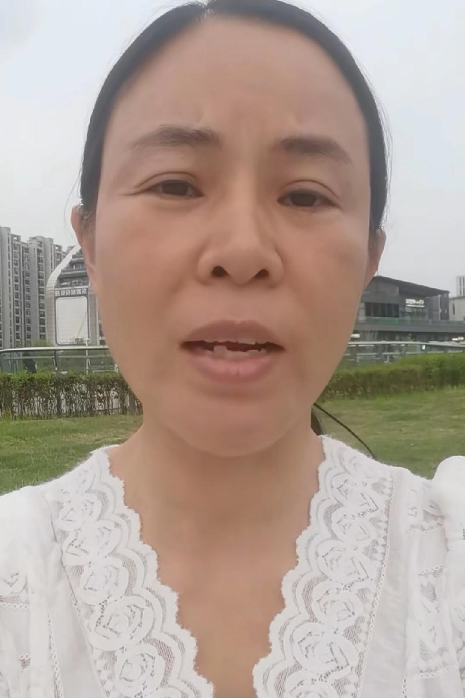 李鑫不知该何去何从？一方面是养家安稳的生活条件，另一方面是亲姐李林寻亲30多年的