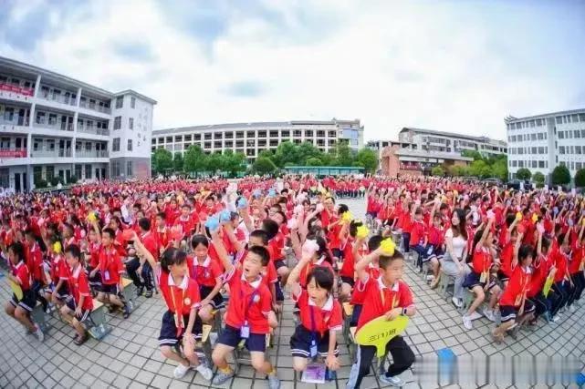 联想前段时间入选了2023通信设备技术服务供应商100强的前十，它是如何做到加速