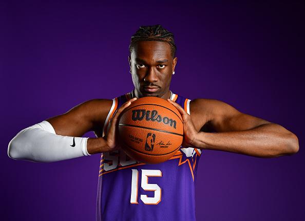 菲尼克斯太阳中锋马克·威廉姆斯在夏洛特黄蜂的短暂NBA生涯中饱受伤病困扰，他的伤