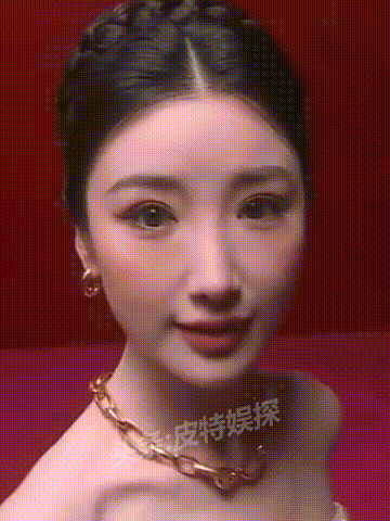 想拍杨幂的丑照，
门都没有，
杨幂混娱乐圈这么久了，
没点经验，那不白混了。
