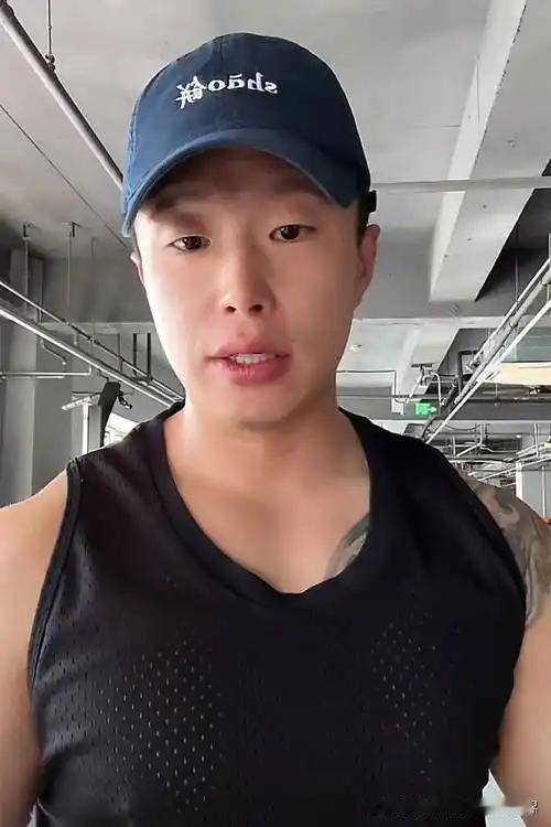 德云社武汉演出处罚结果出炉，不少人看完调侃，德云社隐藏最深的聪明人居然是烧饼！ 