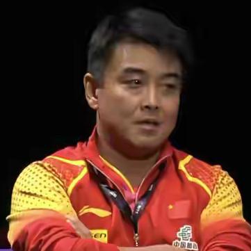 国乒男队主教练王皓，谈到王楚钦担任队长一职时欣慰地表示：王楚钦目前已经具备国乒男