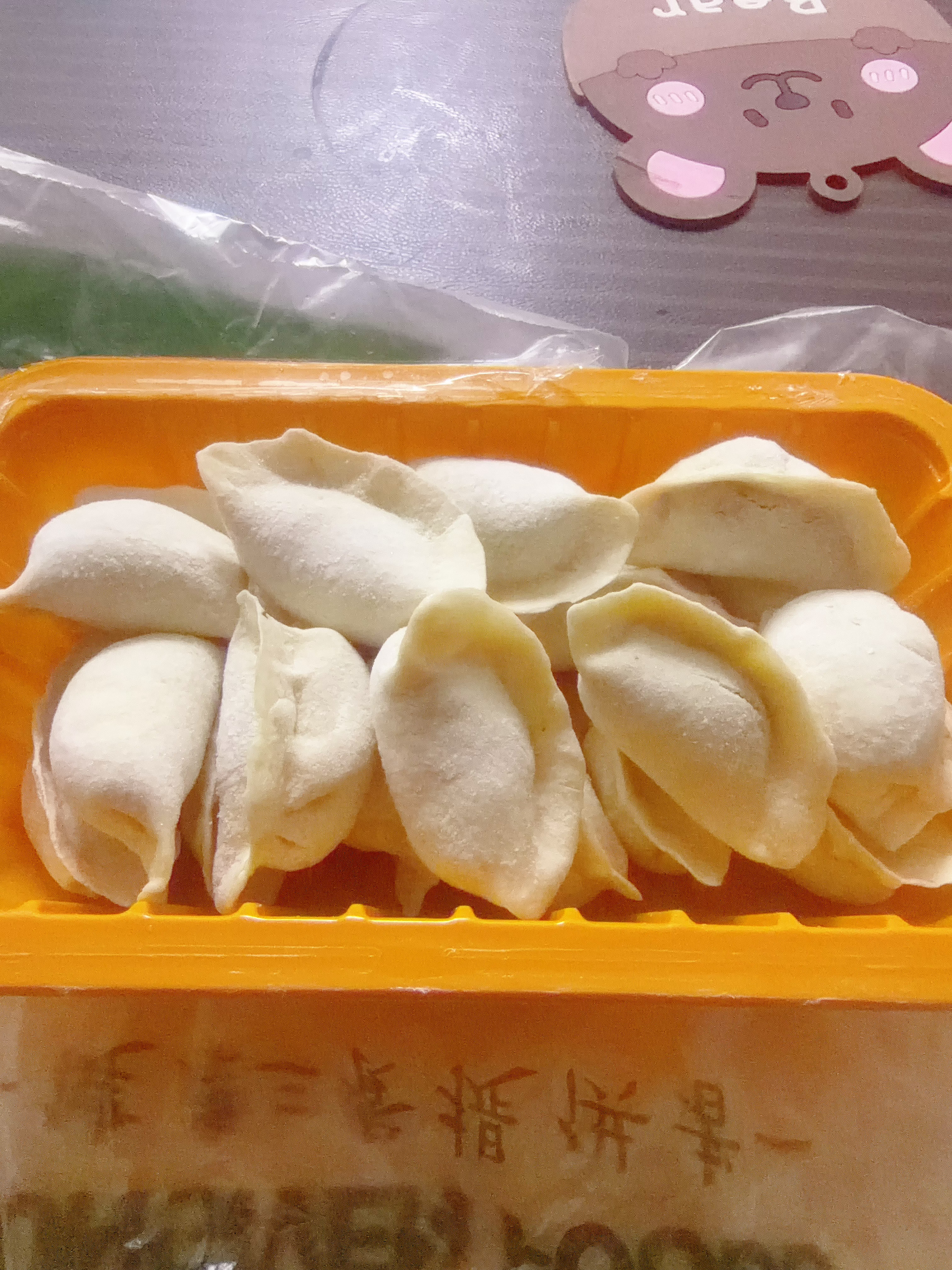 河南姥姥这会送来的饺子，放假姥姥就要回河南了，下学期要搬去另一个小区了以后见面机