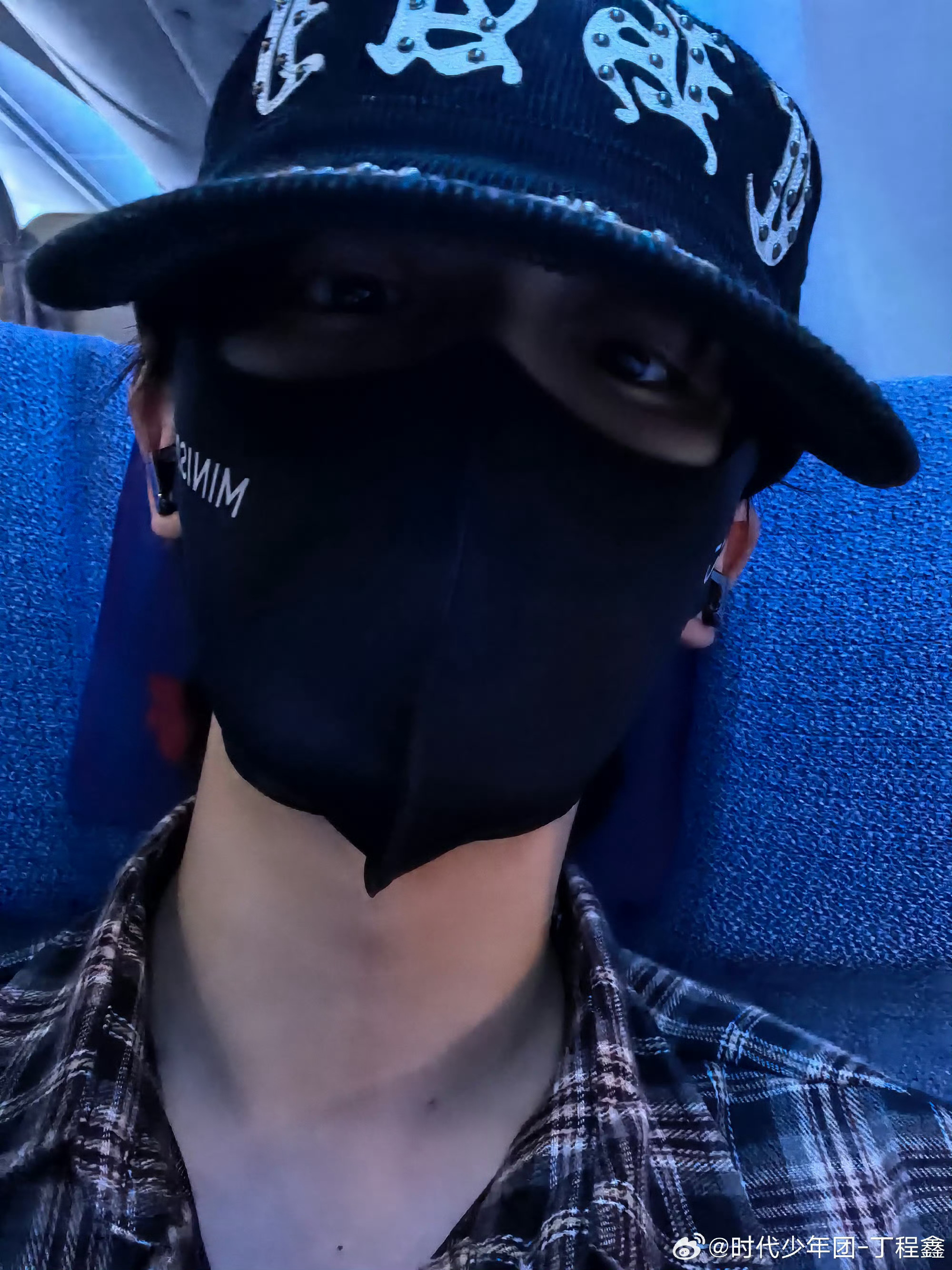 丁程鑫跟粉丝报备丁程鑫到达湖南“到达！”短短一句话，是专属我们的小默契，好好休整