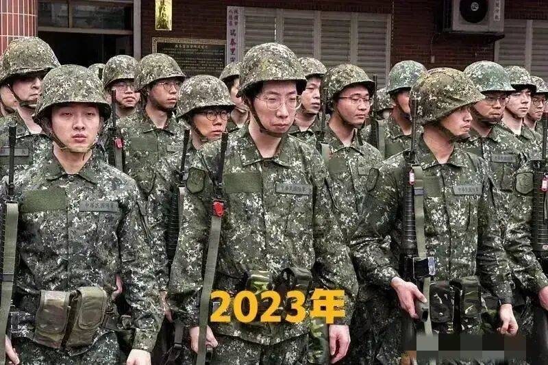 今日草莓兵，几十年时间过去了，这些人还是这个怂样。 ​​​
