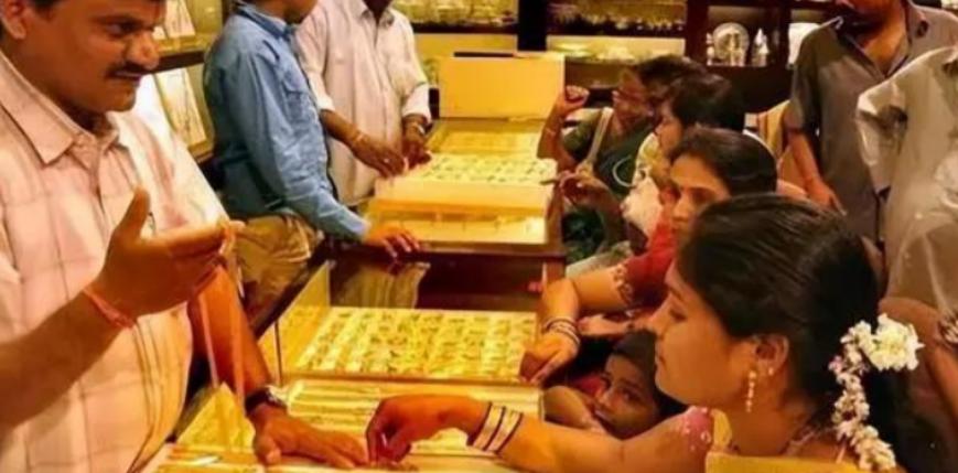 印度想把自己存在美国的黄金运回家，美国不让。可另一边，中国却用聪明的办法，把黄金