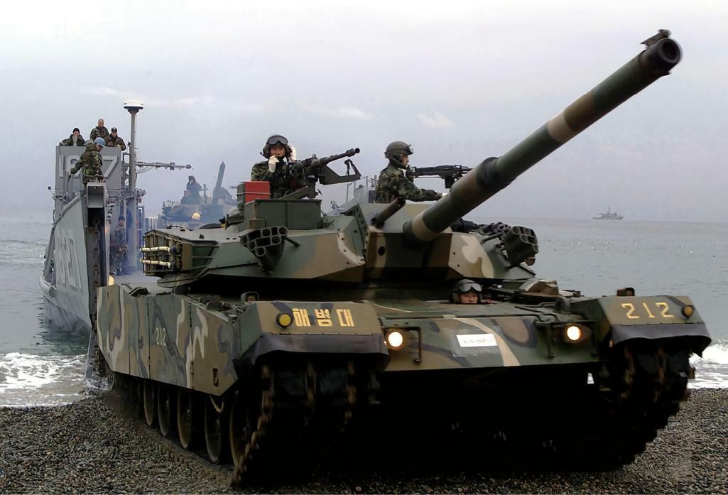 每天认识一件兵器 韩国K1主战坦克K1坦克由美国通用公司和韩国现代公司联合研制，