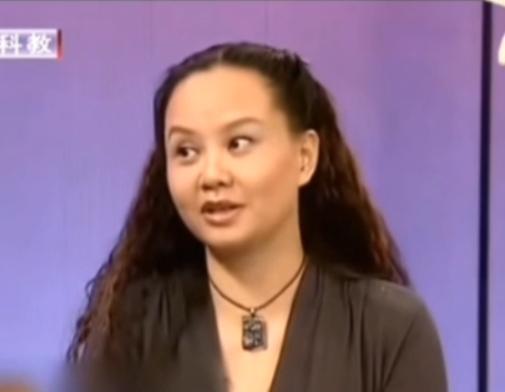 刘欢的妻子：卢璐，她于1961年出生于湖南长沙，卢璐比刘欢年长2岁，是原湖南电视