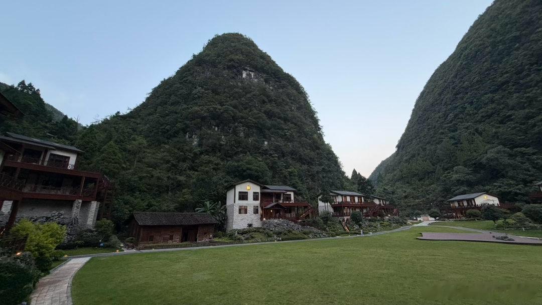 又来了，一个没手机信号的地方。 黔南·中国天眼光年之外酒店