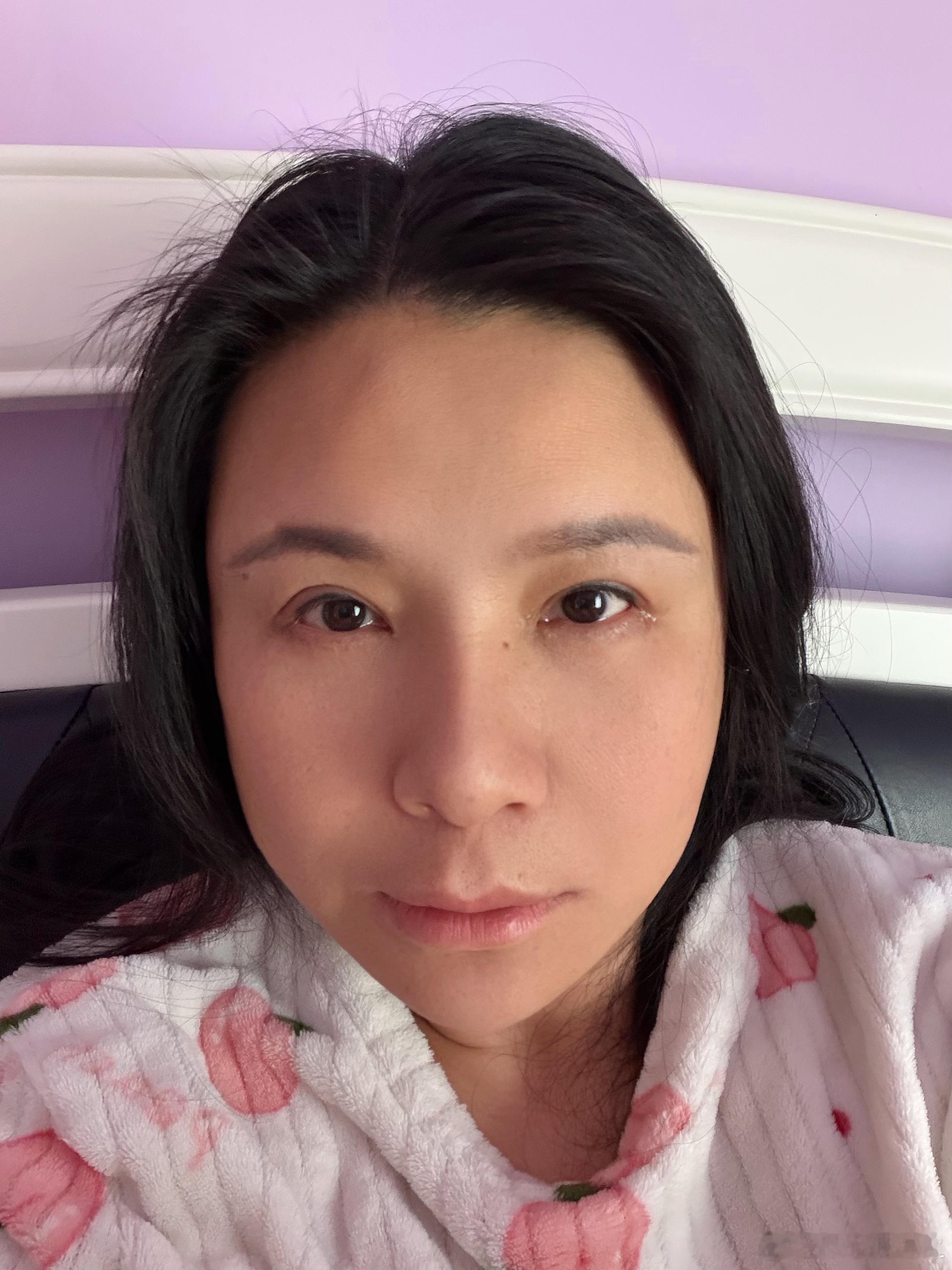 最近在复建到很深很重要的阶段。睡特别沉，早上醒来，过了一小会还是想睡，看了看手机