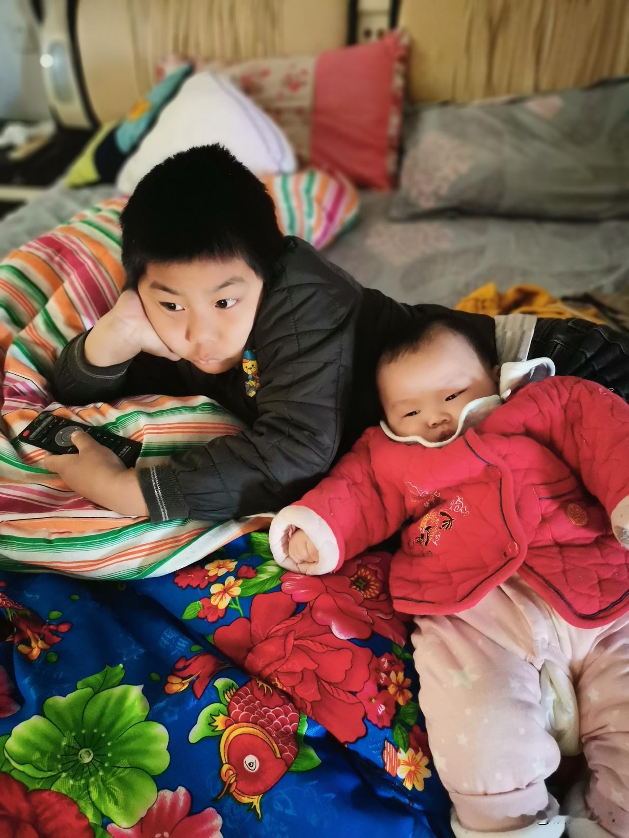 扎心！小时候那么穷那么苦，为啥偏偏对那段日子念念不忘？
 
家人们！今天聊个扎心