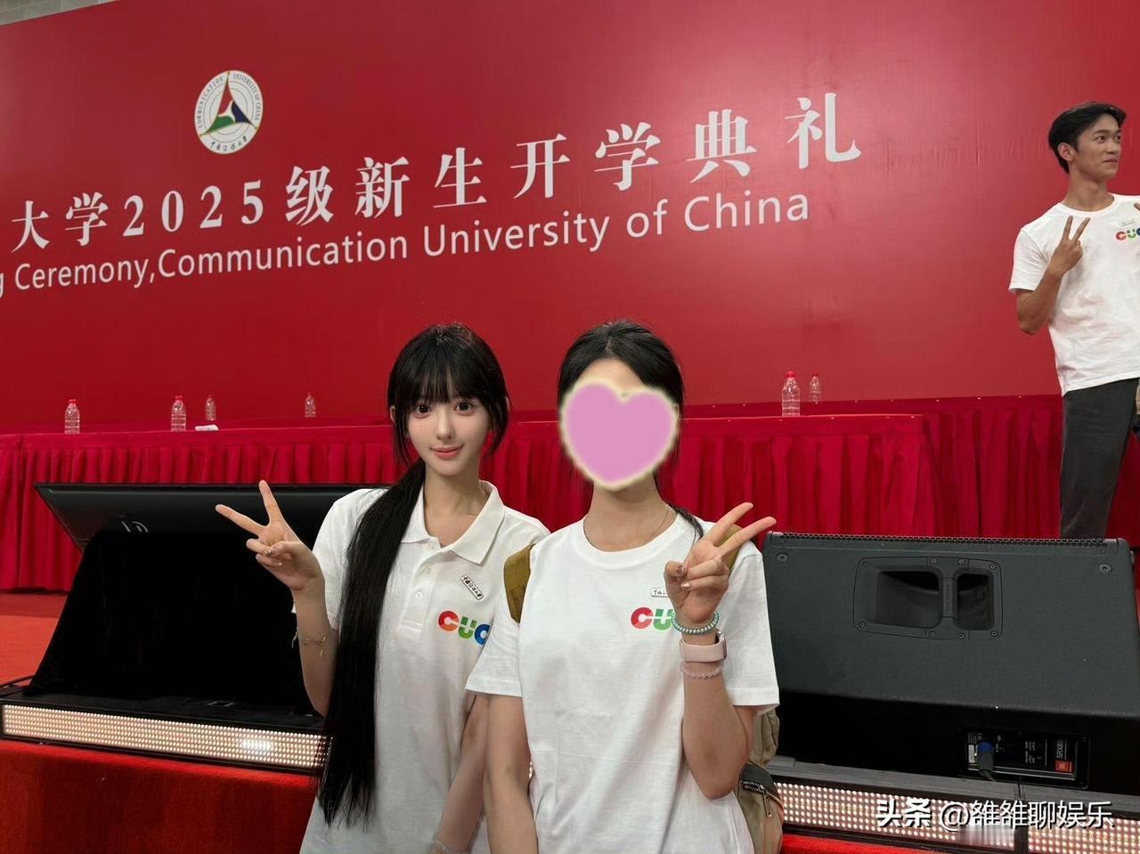 她是今年最美的艺考生，明明是素颜，监考老师却一直以为她化了妆，还用湿巾给她擦了5