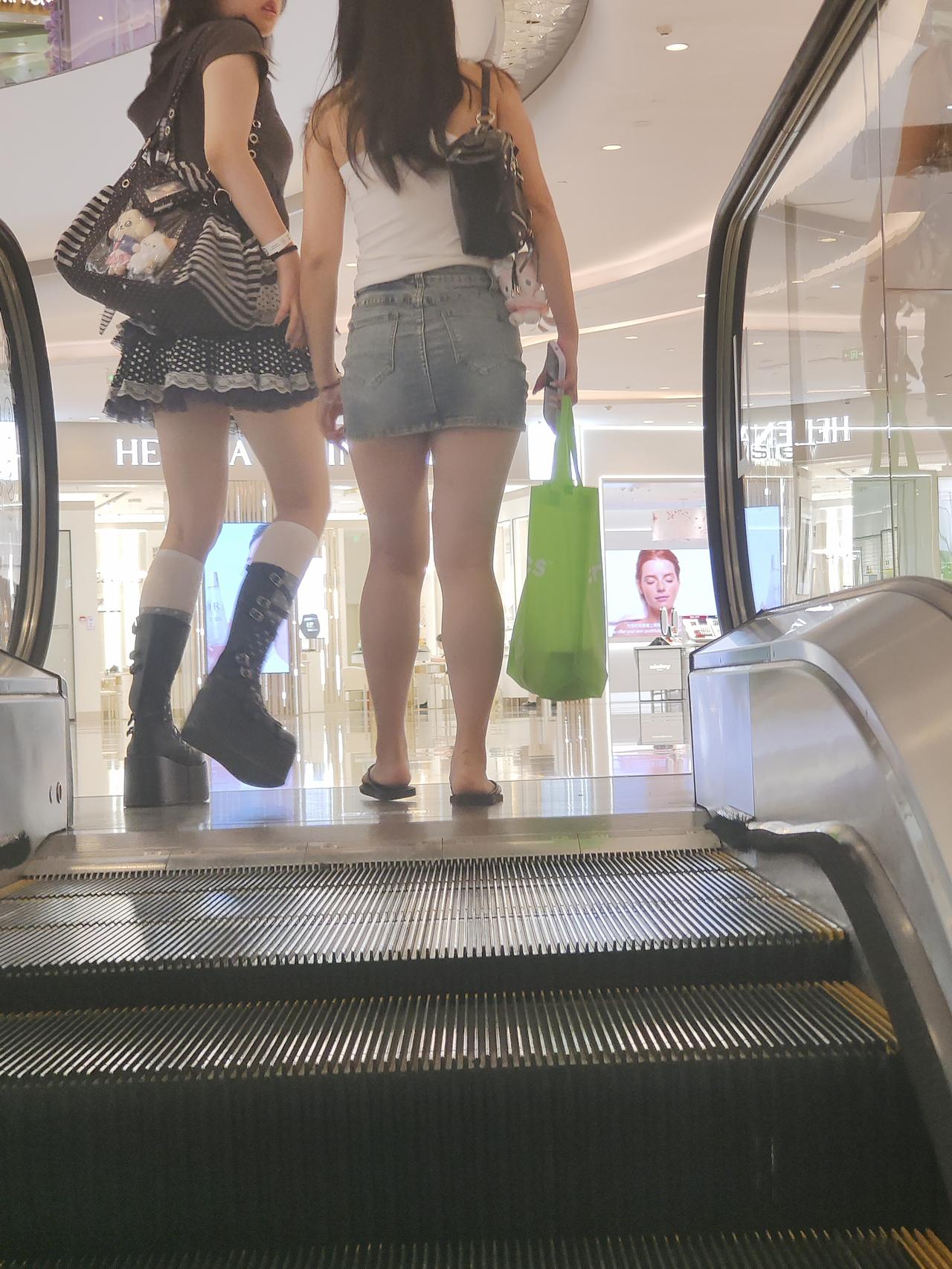 人和人有无差别，差别有多大，别看别的，也别听谁说的，他的脚下就已告诉你，差别有多