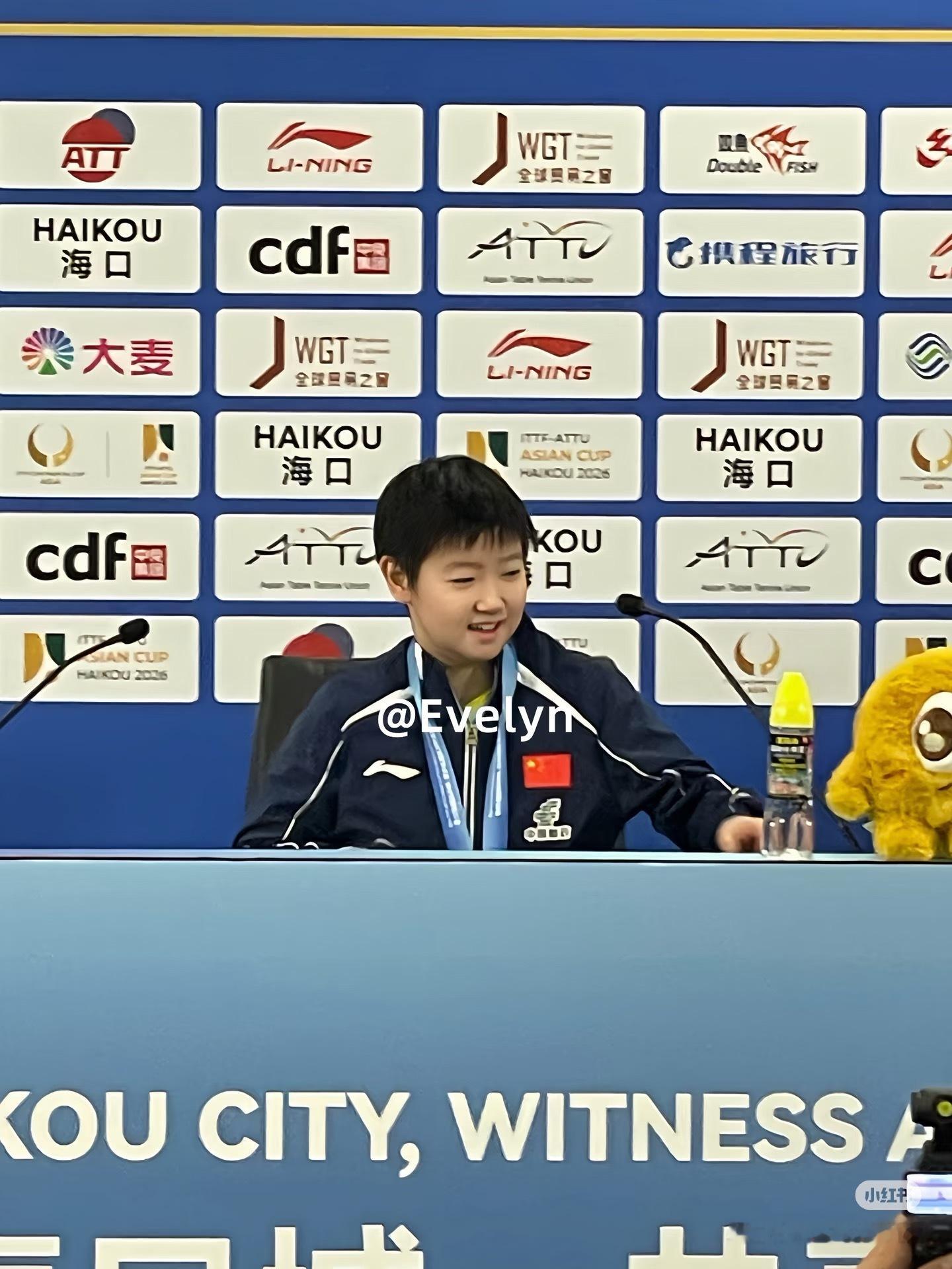 傻乎乎的🥺这个宝宝开心得见牙不见眼 